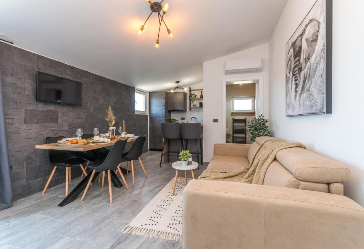 Marilu Luxury Apartments Drage Bagian luar foto