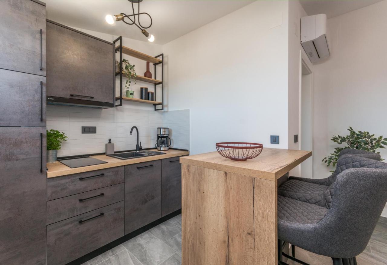 Marilu Luxury Apartments Drage Bagian luar foto