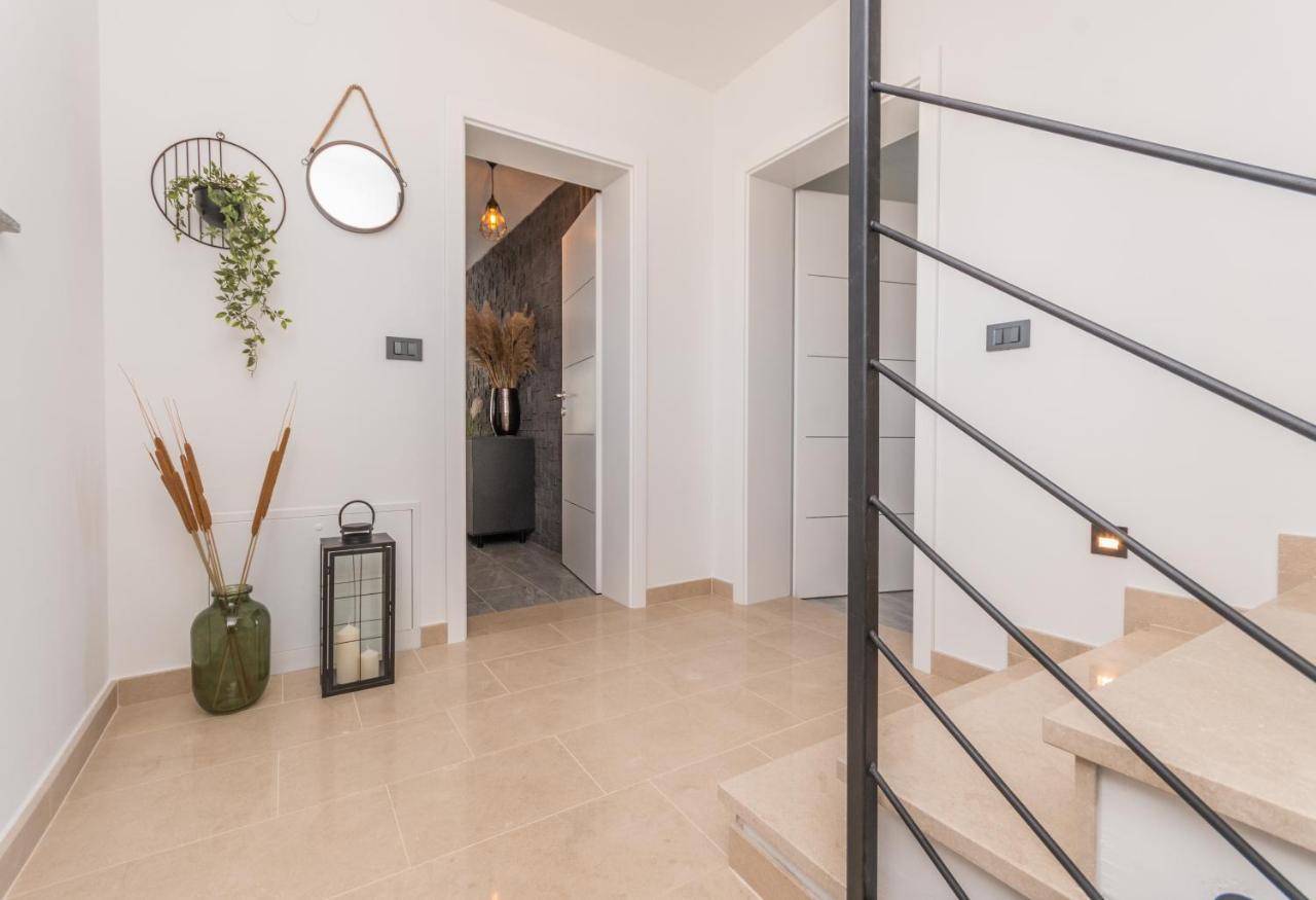 Marilu Luxury Apartments Drage Bagian luar foto